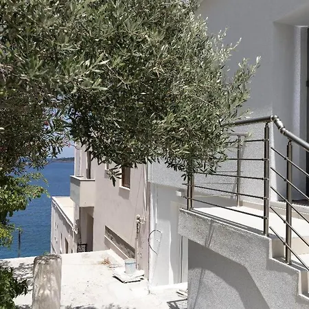 Sea View Uno 2 *